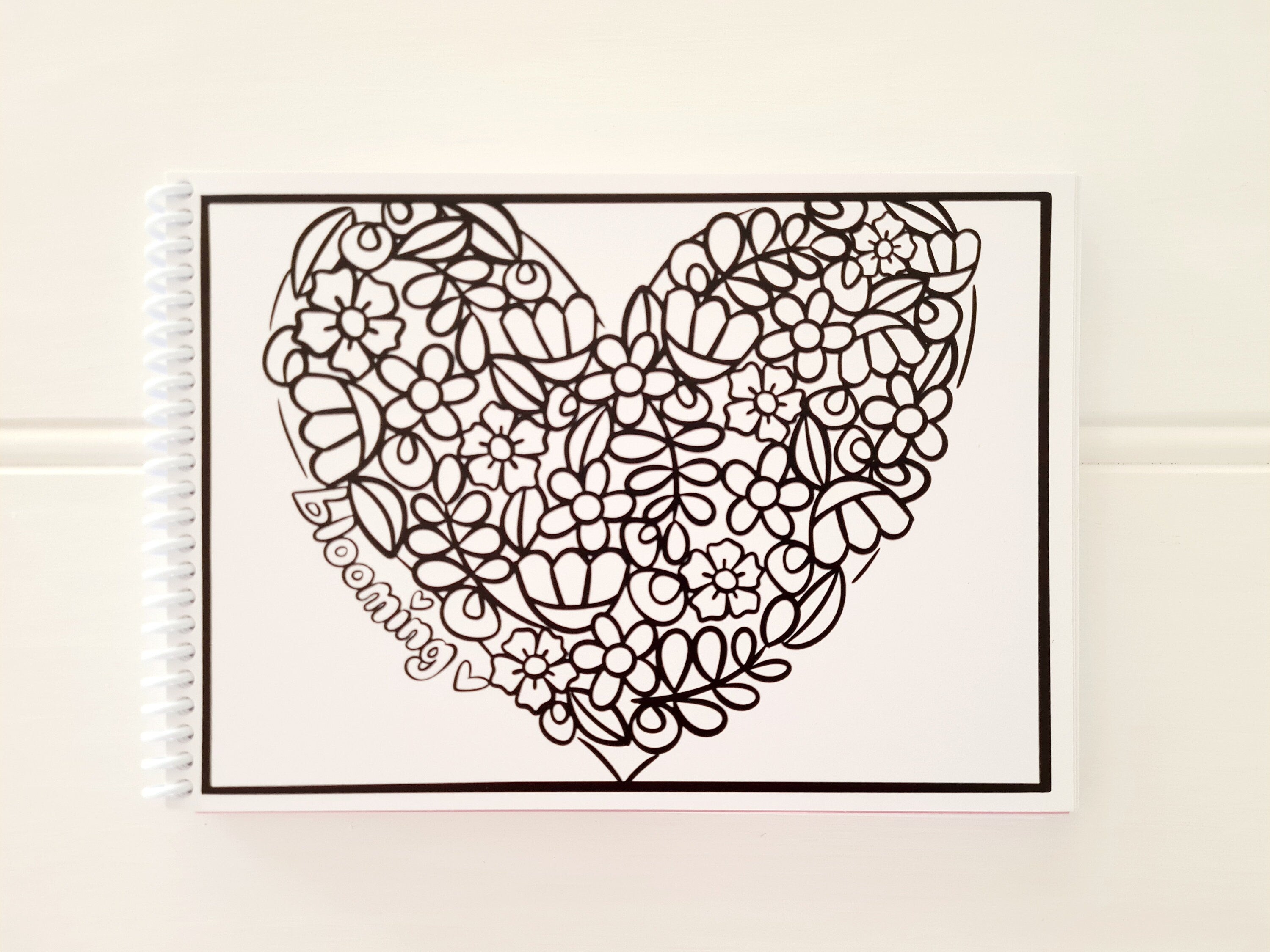 Colour Me In - Love Hearts